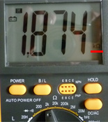 Pri preverjanju adapterja transformatorja za primarni navitje se je izkazalo, da je upornost 1,8 kΩ, kar pomeni, da je primarni navitje v uporabi