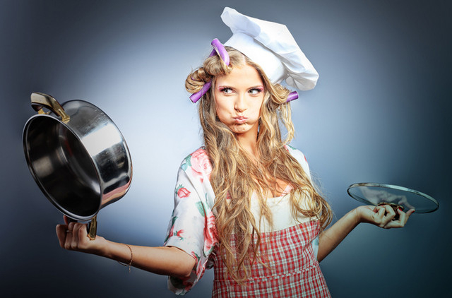 Як показує практика, пригоріла дно посуду - найбільш поширена проблема, з якою доводиться стикатися кожної домогосподарці