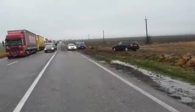 Це свого роду помста за нещодавнє перекриття трас евробляхерамі, коли   протестуючі пошкодили одну з фур   , Яка намагалася прорватися через кордон