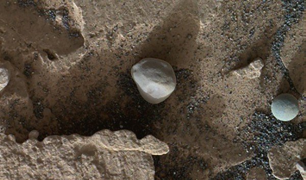 Фрагменти древньої цивілізації візуалізуються в крихітних шматках каменю навколо цього ядра »