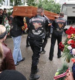 16 вересня 2008 року вночі син сімферопольського депутата Йосипа Файнгольда Віталій Файнгольд за кермом Бентлі зіткнувся з мотоциклом Сузукі