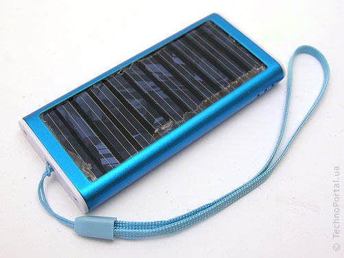 Зручно, обидва пристрої можуть тільки заряджатися немає від енергії сонця, але і від мережі 220V, а також комп'ютера по USB