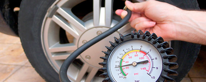 Перевіряйте ваші колеса візуально перед поїздкою, а кожен місяць або перед далекими поїздками заміряйте манометром значення тиску