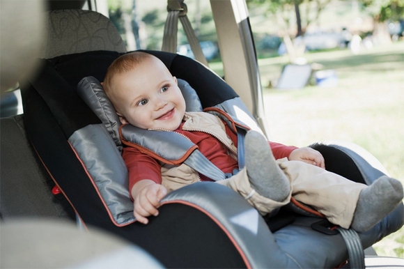 Крім перерахованих вище варіантів дитячих автомобільних крісел у продажу також можна знайти універсальні автокрісла (або, як їх ще називають, автокрісла-трансформери), які підходять відразу для декількох вагових категорій дітей