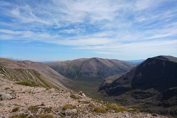 Це неймовірно мальовнича природа Шотландії з вражаючими ландшафтами і гірськими панорамами
