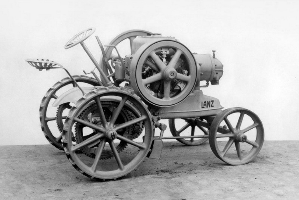 У компанії Lanz також була довга історія в галузі з виробництва тракторів - в 1921 році вона вивела на ринок популярну модель Lanz Bulldog