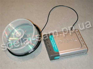 Антену можна зробити і з зовсім простих елементів, наприклад, з болванки для CD-дисків