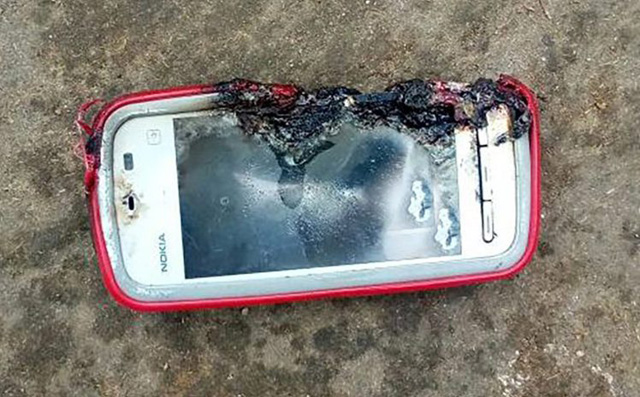 Наприклад, в березні цього року в Індії у дівчинки в руках вибухнула старенька Nokia 5233