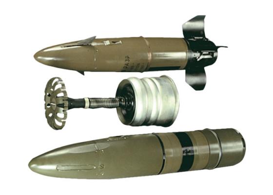 Постріл з керованими ракетами марки 3УБК20 мають ті ж габарити, що і стандартні 125-мм артилерійські постріли і складаються з твердопаливної ракети і зменшеного метальної заряду, необхідного для надання початкової швидкості ракеті, а також забезпечення відкату гармати і відкриття її затвора після пострілу