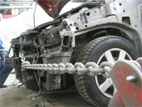 В автоцентрі «Автогарант +» (Москва) проводиться кузовний ремонт із застосуванням стапеля