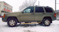У 1992 році президент концерну Chrysler першим серійним Jeep Grand Cherokee пробив скляний фасад будівлі, в якому проходила презентація новинки