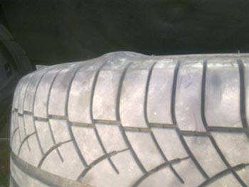 Здуття на колесі або «грижа» є одним з найпоширеніших дефектів, що виникають на покришці в період експлуатації