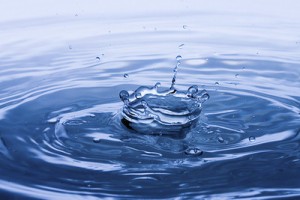 Кінематична в'язкість води при різних температурах   Вода H2O являє собою ньютоновскую рідина і її протягом описується законом в'язкого тертя Ньютона, в рівнянні якого коефіцієнт пропорційності називається коефіцієнтом в'язкості, або просто в'язкістю