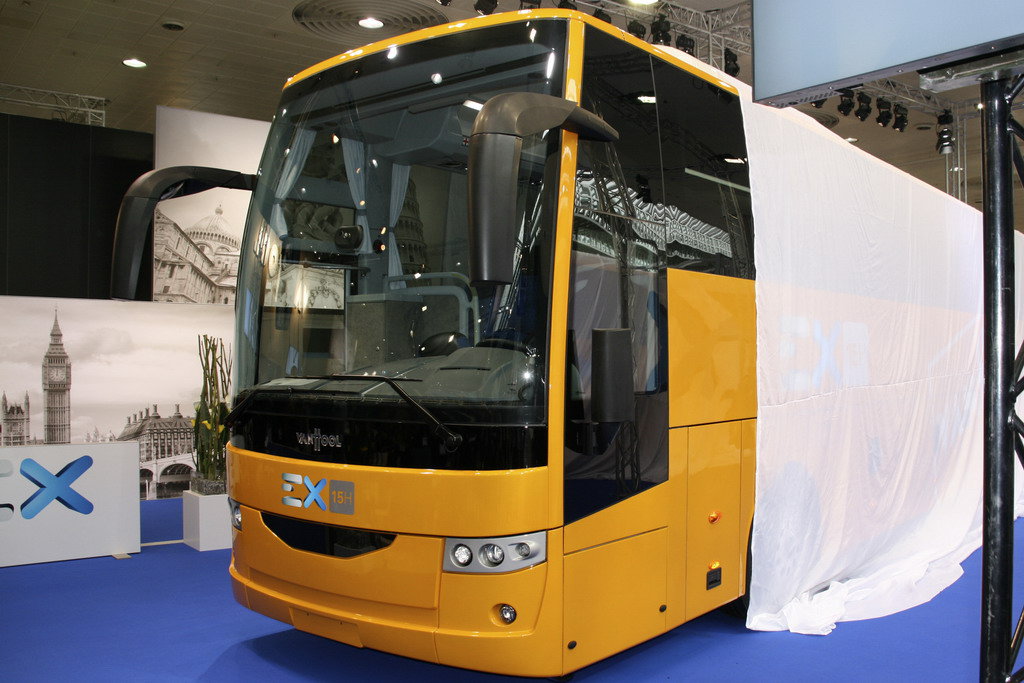 Новий туристичний автобус Van Hool EX спроектований спеціально для ринків, що розвиваються і буде випускатися на недавно відкритому заводі в Македонії