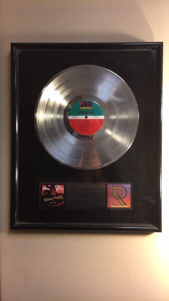У студії Ступки висить подарований платиновий диск цієї групи, який, до речі, теж стилізований під вінілову матрицю