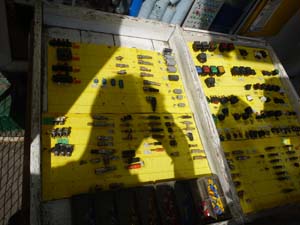 Електромеханікам знадобляться: кнопки і перемикачі, штекери і світлодіоди