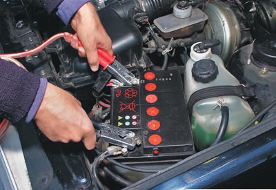 Автомобільний акумулятор невибагливий в плані обслуговування, якщо його вчасно заряджати спеціалізованими зарядними пристроями