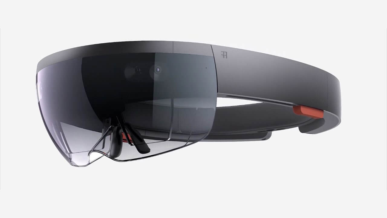 На конференції Build на цьому тижні Microsoft   оголосила   , Що HoloLens тепер доступна для розробників