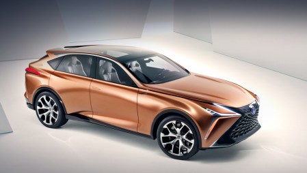 Ще в кінці минулого року Toyota замість зі своїм дочірнім підрозділом Lexus   оголосили   про плани перевести весь свій асортимент автомобілів на електродвигуни до 2025 року і випустити щонайменше 10 нових батарейних моделей до 2020 року