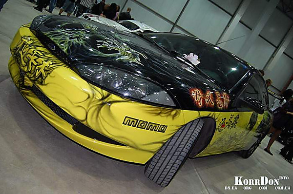 Власники більше 70 тюнінгованих автомобілів взяли участь у тюнінг-шоу MaXXDrive Show-2009 на вулиці Балківська в Одесі