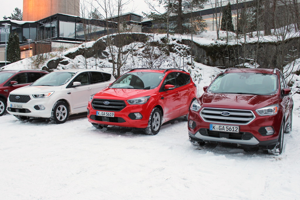 Для максимально повного задоволення потреб покупців оновлена ​​Kuga вперше отримала спортивну версію ST-Line, а також   люксовую модифікацію Vignale