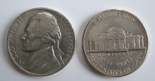 Серед американців п'ятицентові монетка відома під прізвиськом nickel, адже не дарма ж вона полягає саме з цього металу