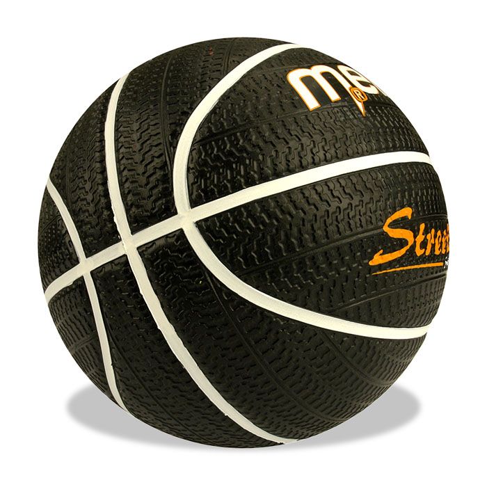Також при виборі м'яча слід звернути увагу на правильність форми і якість «накачування м'яча»