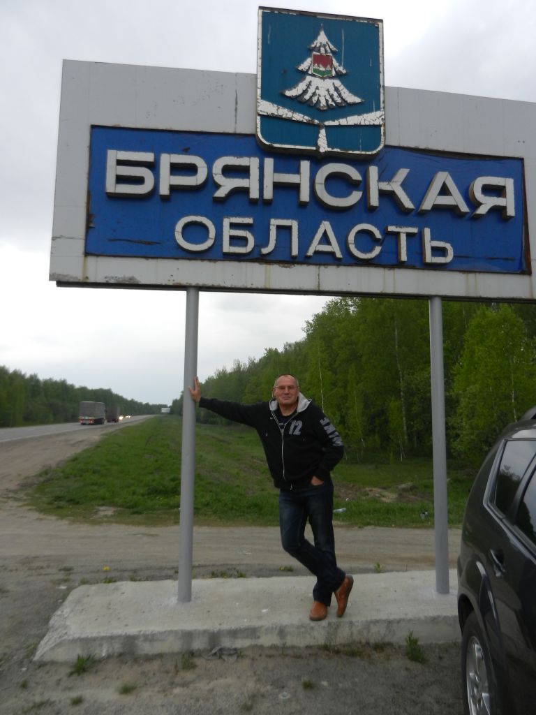 Вже затемна і під дощем перетнули досить умовний кордон між Росією і Білоруссю, тут же оформили страховку (на автомобіль, а не на людей, як в Казахстані і Росії