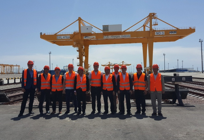 Сторони обговорили питання організації контейнерних перевезень між Казахстаном і В'єтнамом