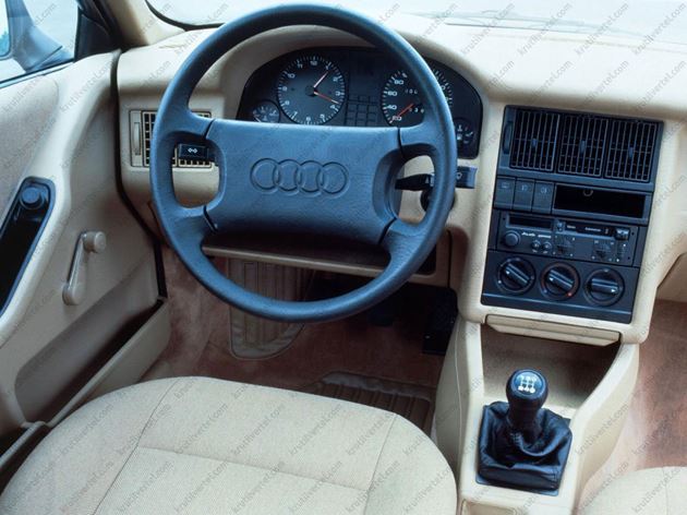 Автомобіль з двигуном потужністю 170к  Audi 80/90 Quattro мав центральний міжосьовий диференціал Torsen, а задній диференціал блокувався при швидкостях нижче 25 км / год, за допомогою електроніки