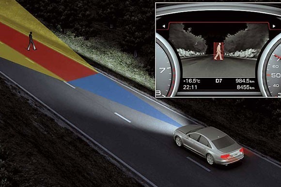 При зміні смуги система Audi side assist підказує про перешкоди в «мертвій зоні», а Audi lane assist попереджає про «несанкціонованому» перетин розмітки