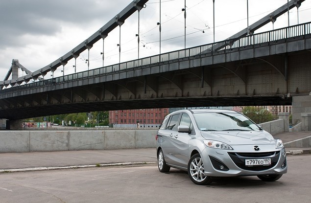 Mazda5 дістався до російського ринку рівно через рік після презентації на автосалоні в Женеві в 2010 році