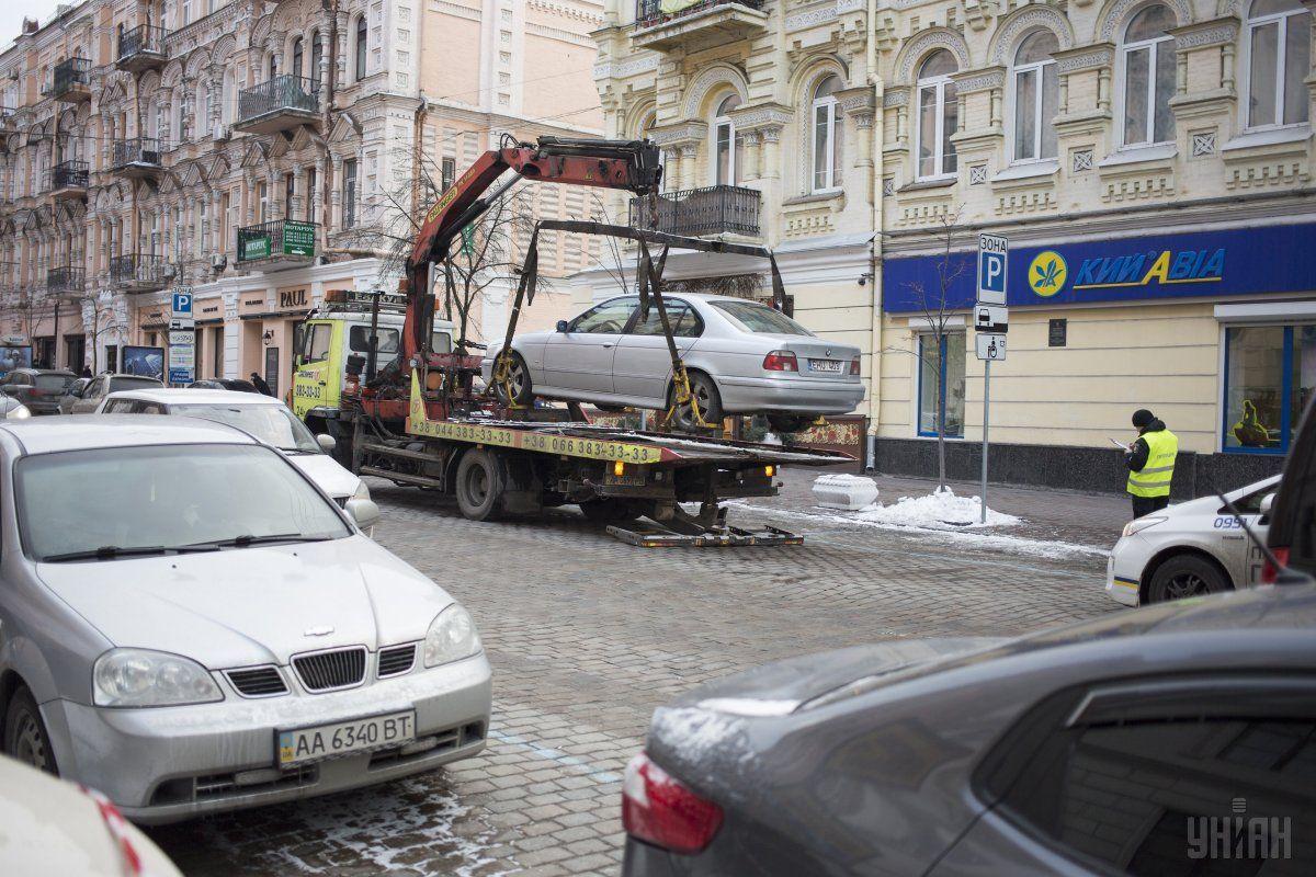 Штрафи зможуть виписувати без присутності водія, а копію постанови будуть залишати на лобовому склі авто