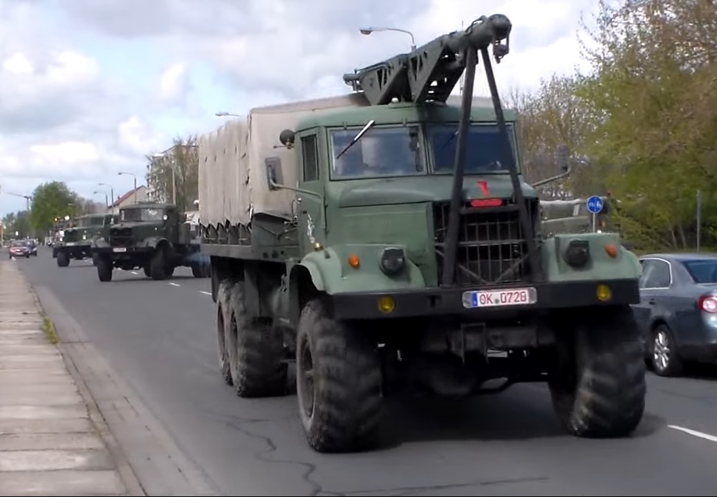 У травні цього року в мережі з'явилося відео з зльоту власників вантажівок марки КрАЗ, який відбувся в німецькому місті Ошерслебен - районному центрі землі Саксонія-Анхальт