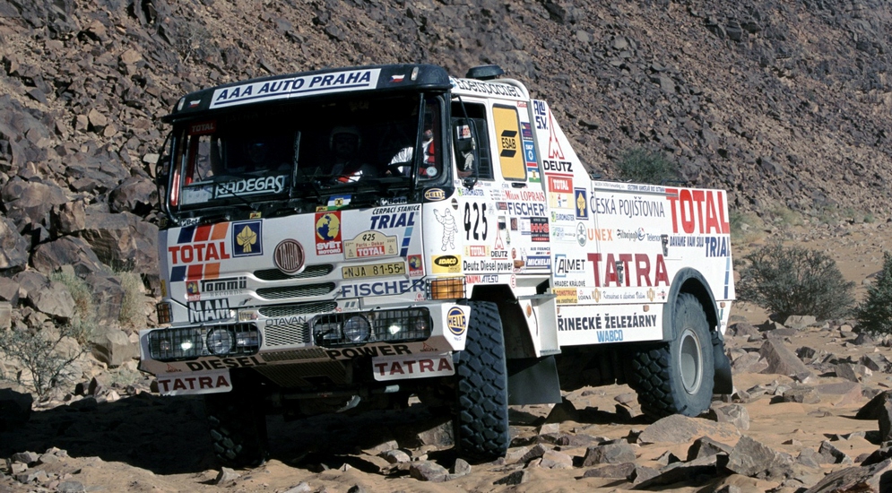 Досить сказати, що на такій машині «Татра» Карел Лопрайс, виступаючи в марафоні Париж - Дакар, за 14 років (з 1988 по 2002 рік) шість разів ставав чемпіоном в класі вантажівок і чотири рази завойовував срібло