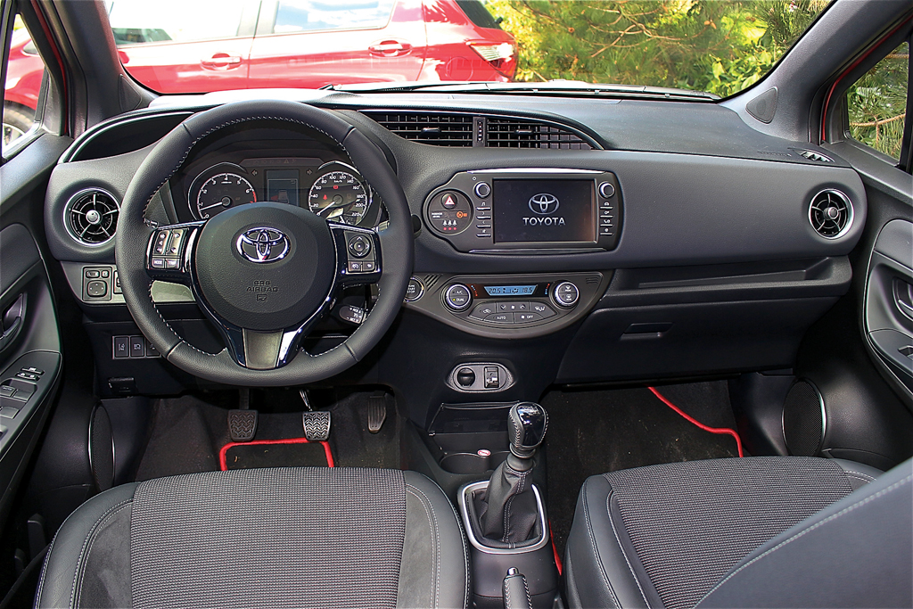 Наприклад, більш продуктивні версії Toyota Yaris отримали тепер уже повністю новий щиток приладів