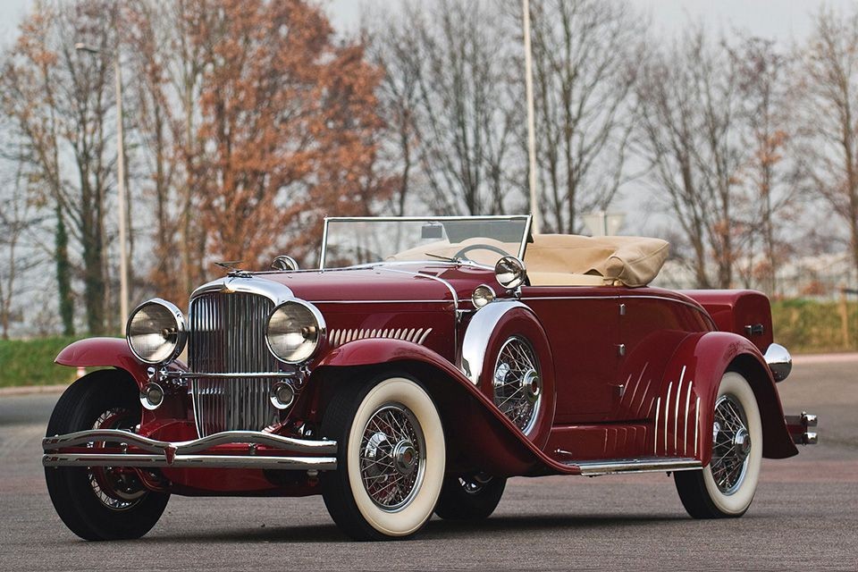У 30-ті роки саме цей автомобіль був зразком розкоші і стилю, випереджаючи навіть   Rolls-Royce