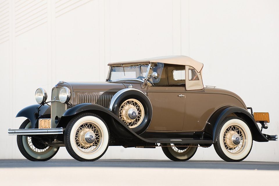 Так, першим масовим автомобілем з V8 в США став Ford Model 18, що випускається з 1932 року