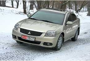 На відміну від конкурентів Mitsubishi Galant, пропоновані в Україні, оснащені за все одним бензиновим агрегатом об'ємом 2,4 л