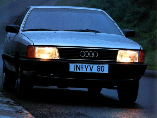 За специфічний трохи витягнутий зовнішній вигляд «сотки» вітчизняні автолюбителі дали їй влучне прізвисько - «сигара», яке міцно закріпилося за цим поколінням Audi 100/200