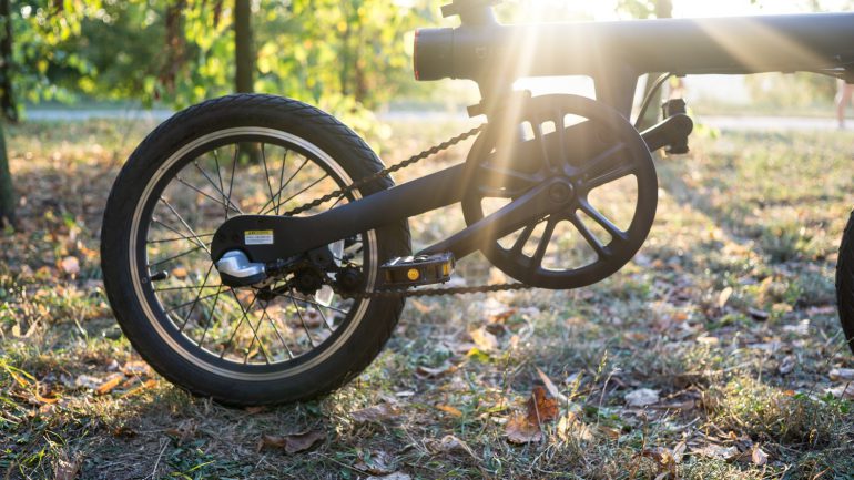Якщо ви думаєте, що цей електровелосипед може їздити виключно на електротязі, то ви помиляєтеся