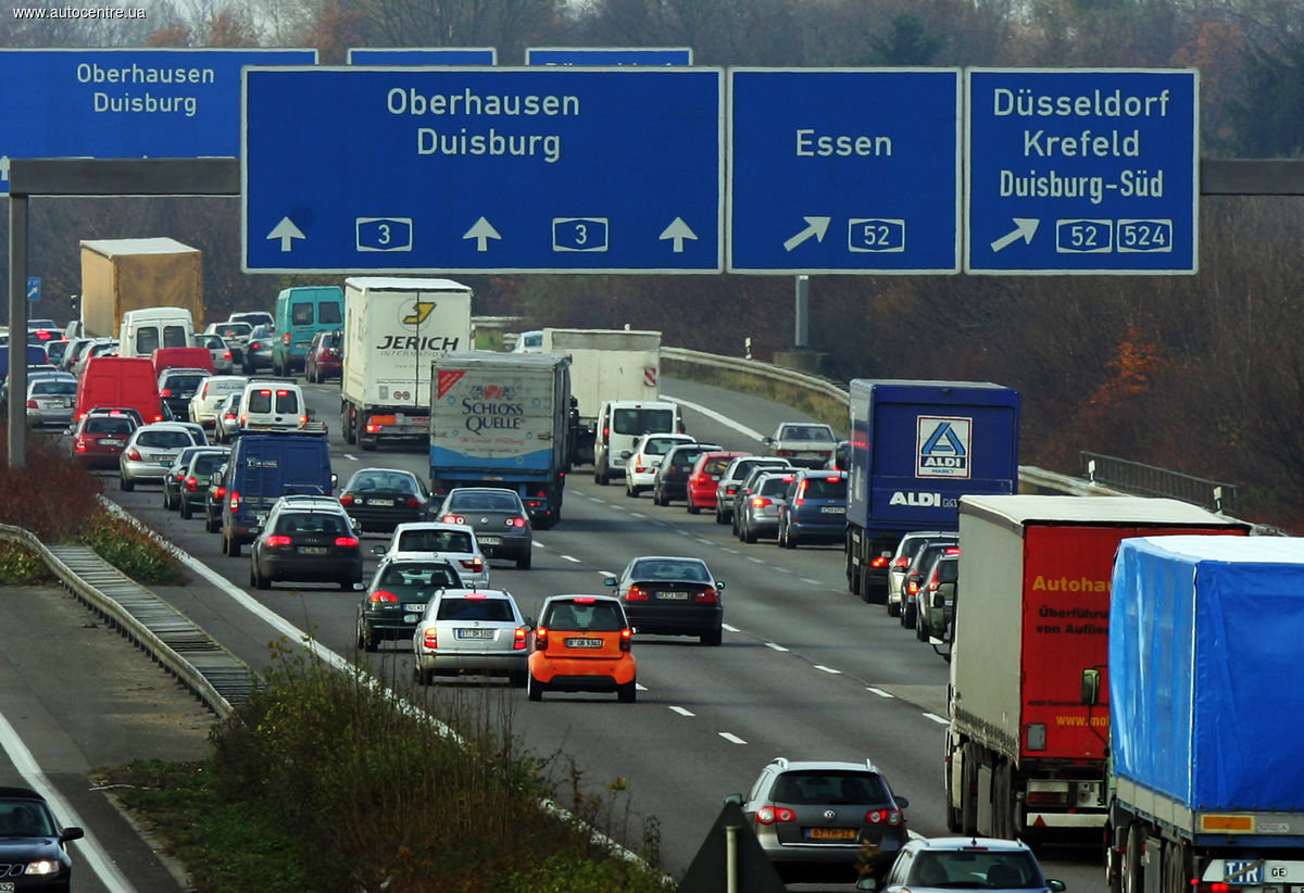 Німецька влада скоро отримають законні повноваження забороняти на території своїх міст руху дизельних автомобілів зі старими двигунами, що псують атмосферу